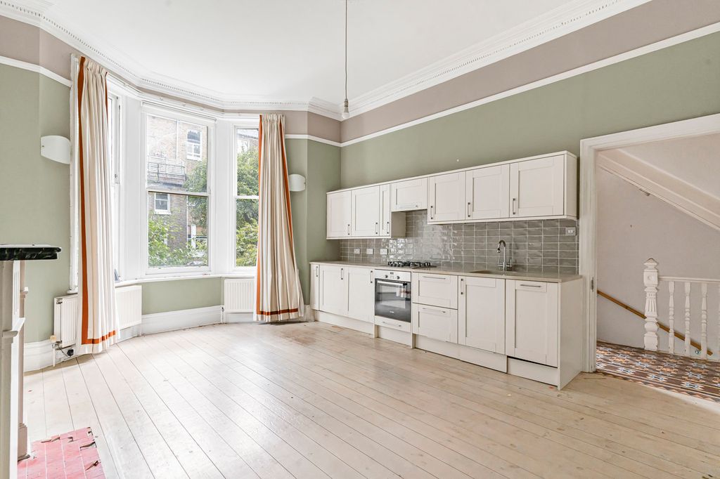 Property photo 3 of 25 Reception/Kitchen