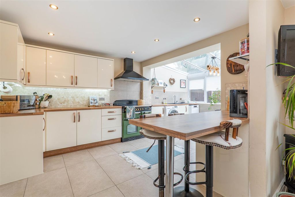 Property photo 3 of 29 Kitchen/Breakfast Room