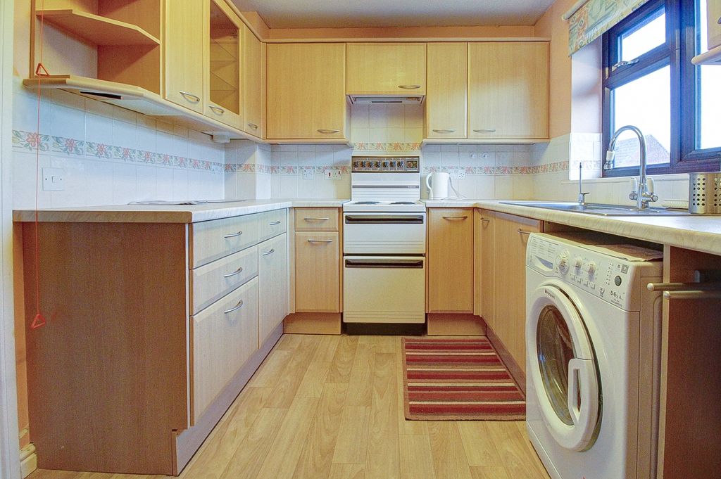 Property photo 3 of 11 Picture No. 27