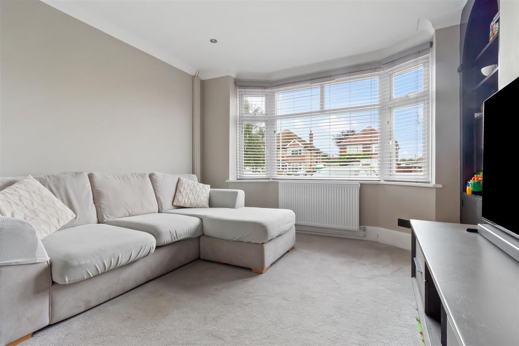 Property photo 3 of 20 132 St Andrews Road-003.Jpg