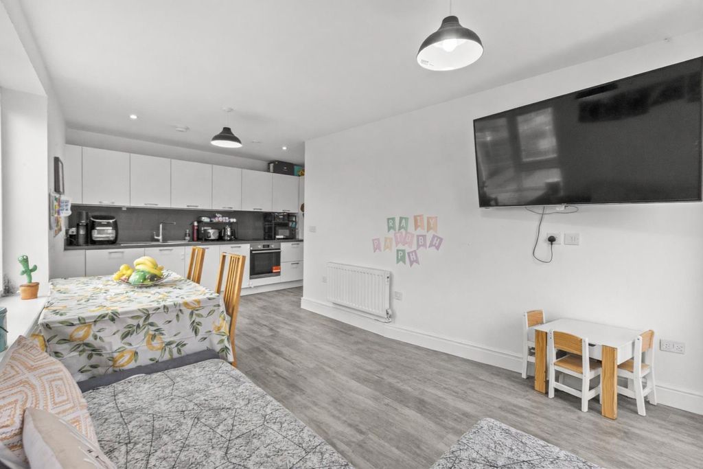 Property photo 3 of 11 Kitchen/Living