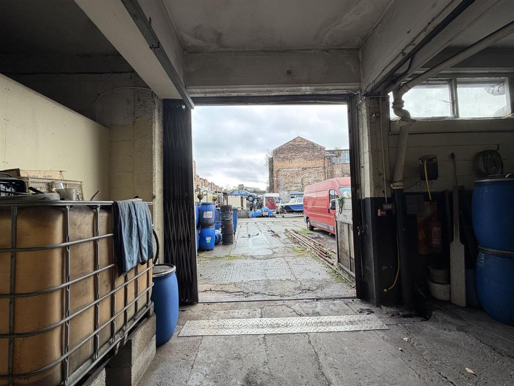 Property photo 3 of 21