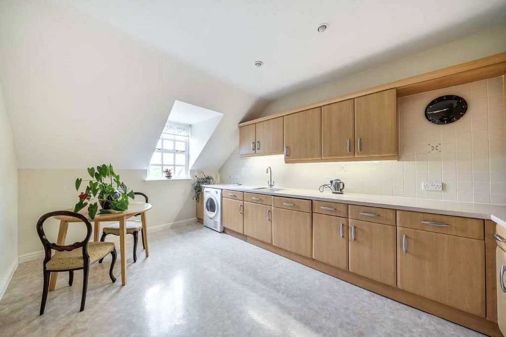 Property photo 3 of 28 Kitchen/Breakfast