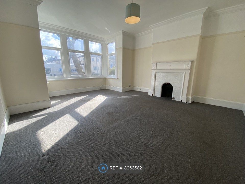 Property photo 2 of 25