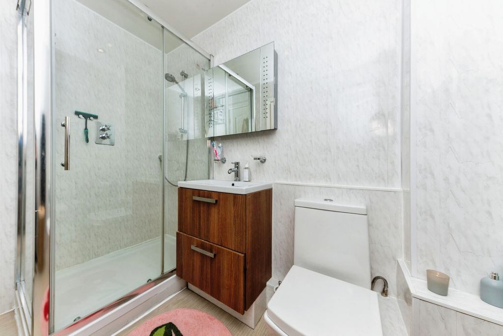 Additional image 18 of 2 bed flat for saleGrosvenor Crescent, Grimsby, Lincolnshire DN32