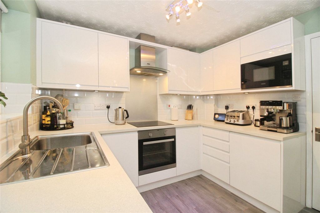 Property photo 3 of 14 Kitchen Area