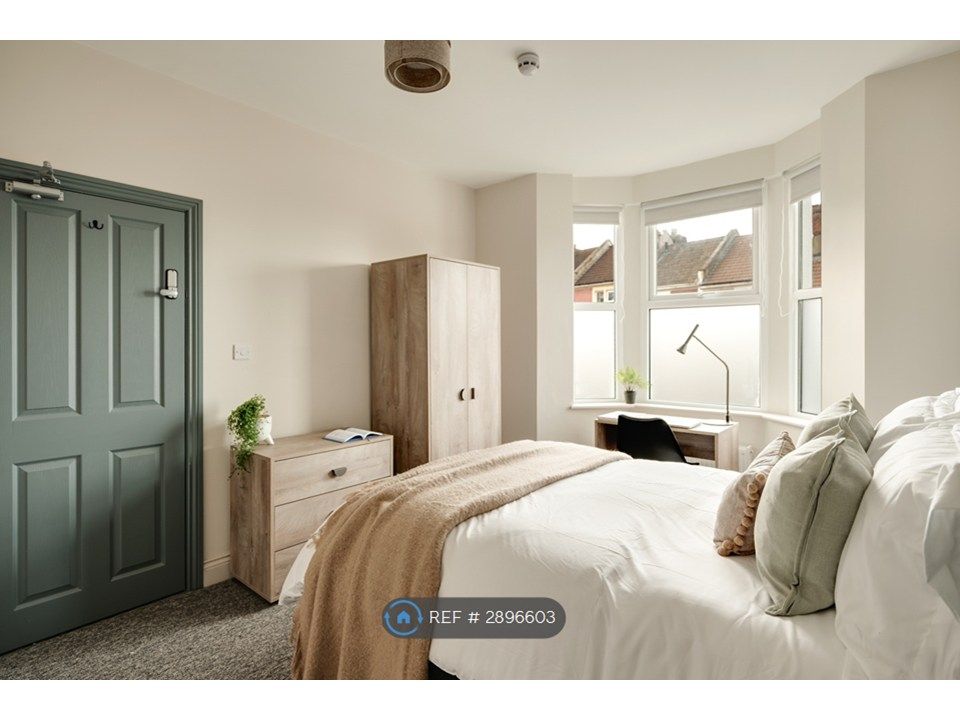 Property photo 1 of 19 Bedroom 1