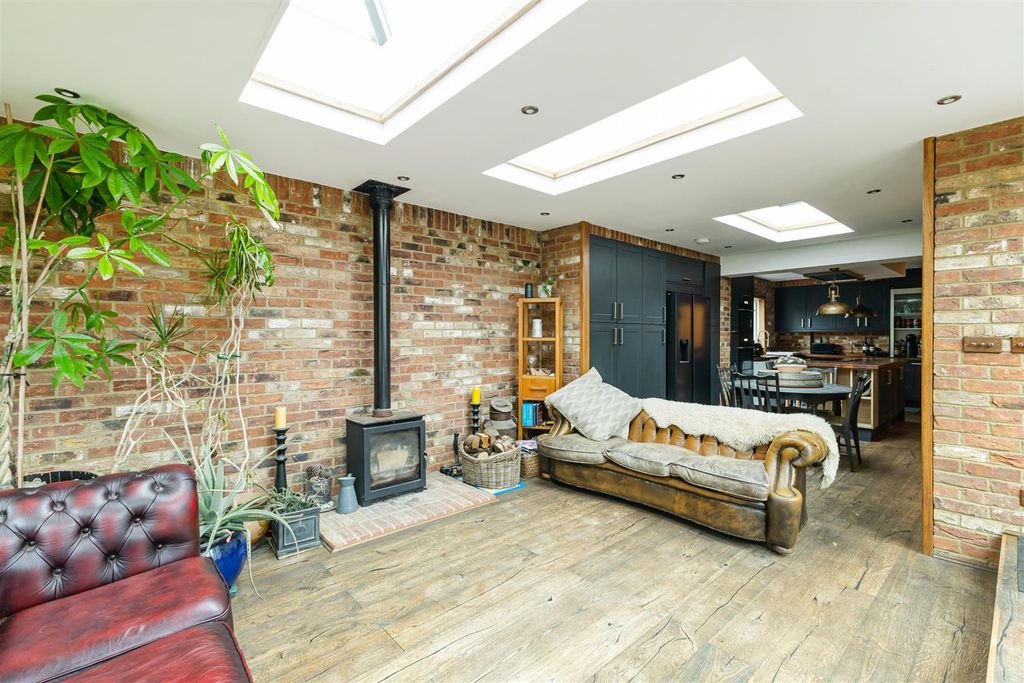 Property photo 2 of 25 Untitled-163.Jpg