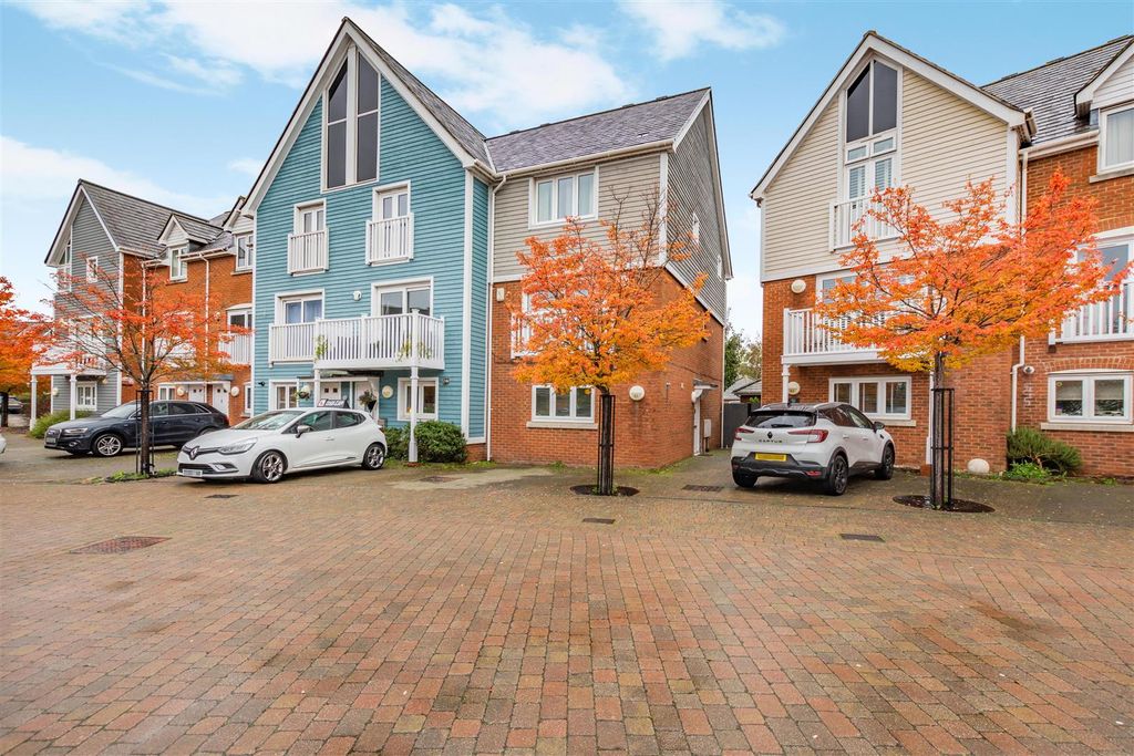 Property photo 1 of 21 8708545-Exterior01.Jpg