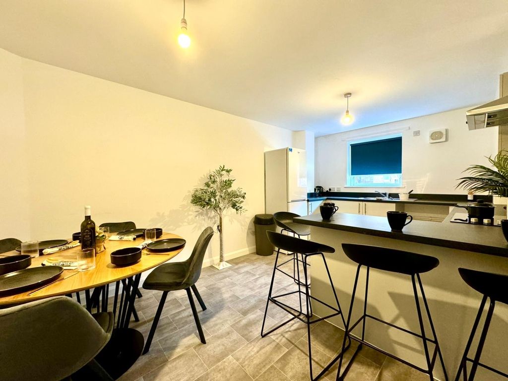 Property photo 2 of 11 3E932327-956E-4Cea-B004-3Bb951Eaff92