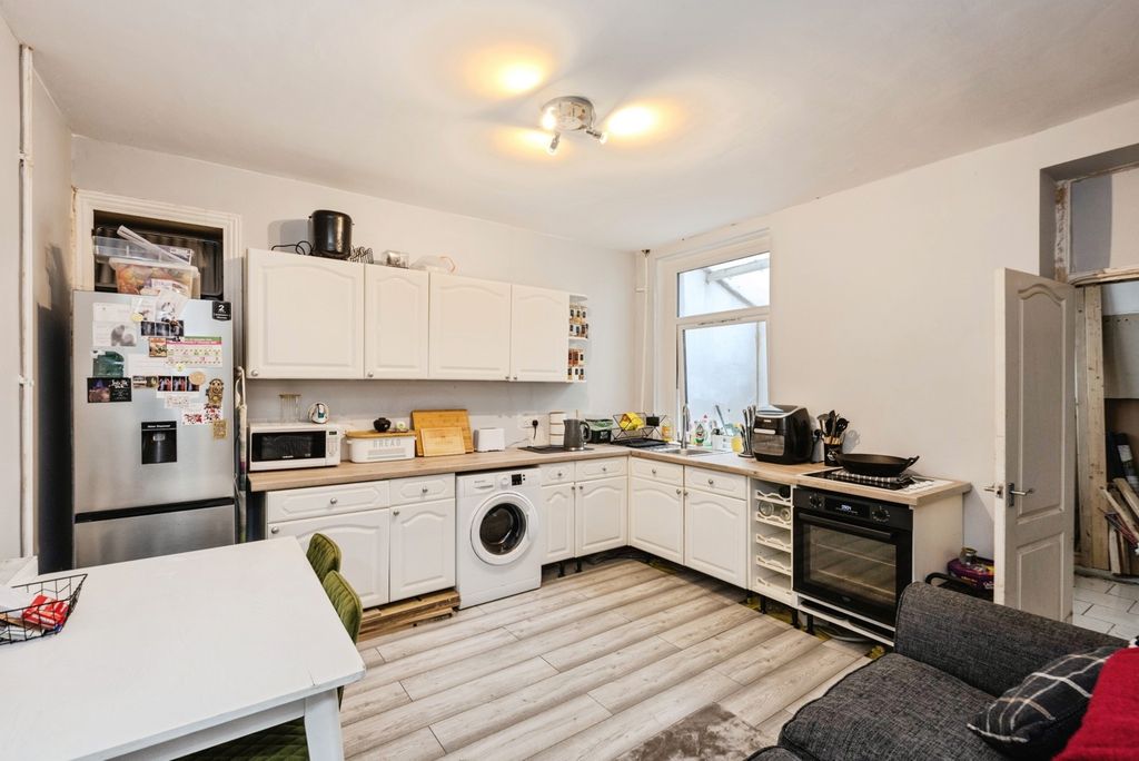 Property photo 2 of 20 Pbox-Img.Jpg