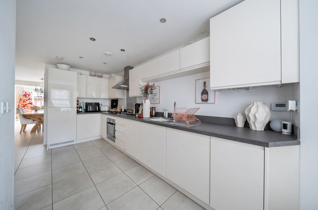 Property photo 3 of 12 1388089-5-6932F92...