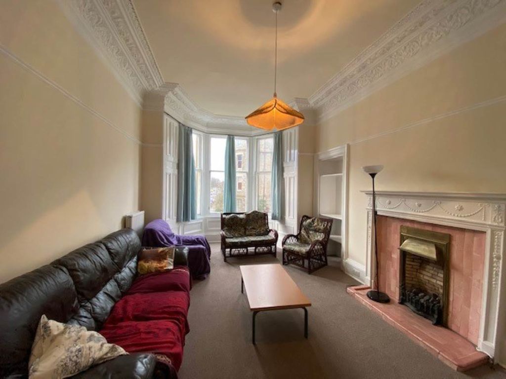 Property photo 2 of 11 Living 2