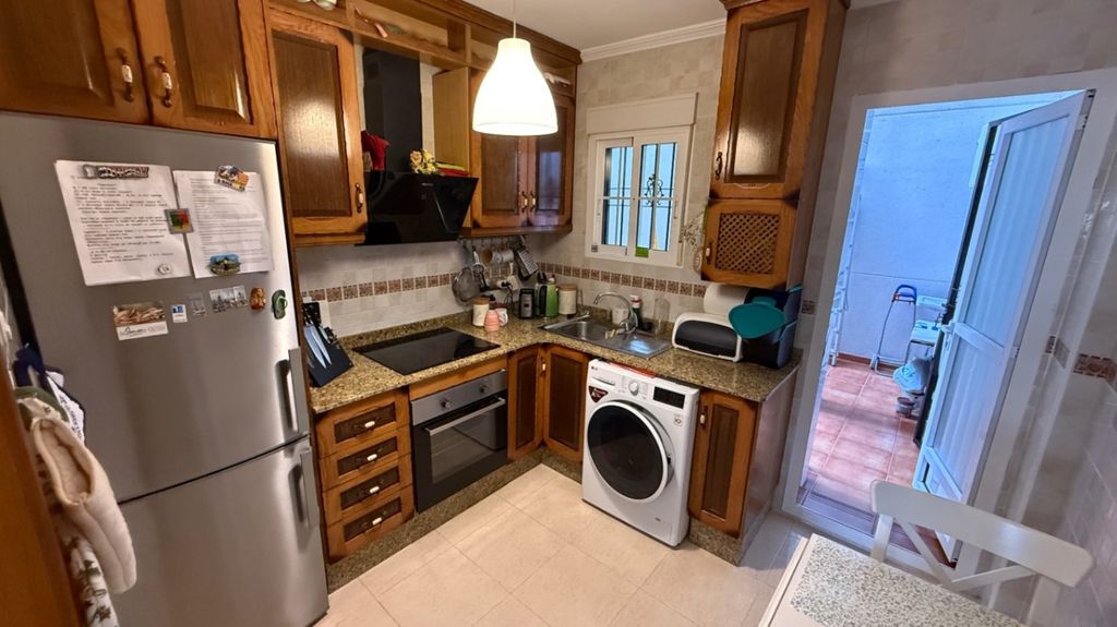 Property photo 2 of 28