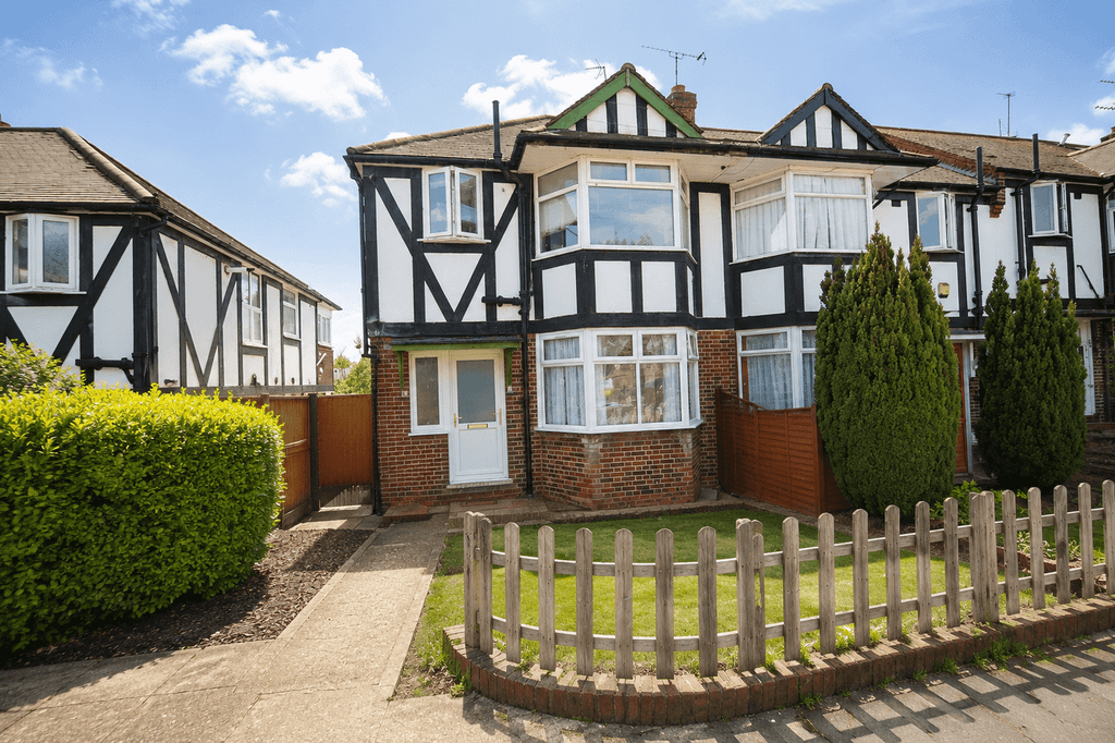 Property photo 1 of 6 Heather Park Drive, Wembley, Middlesex, Ha0