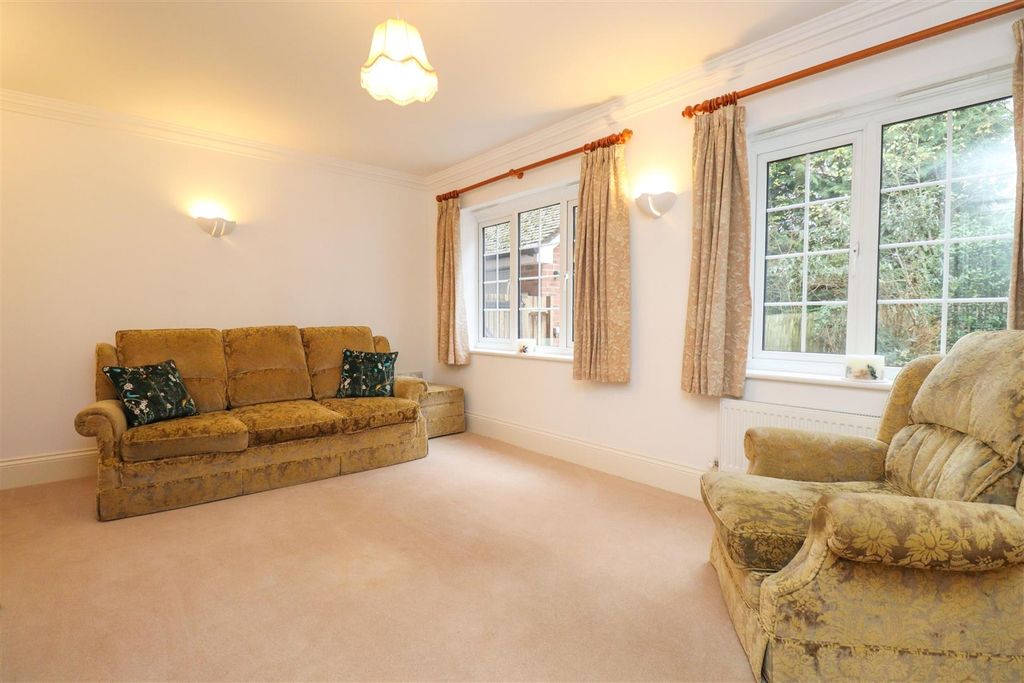 Property photo 2 of 21 Living Room