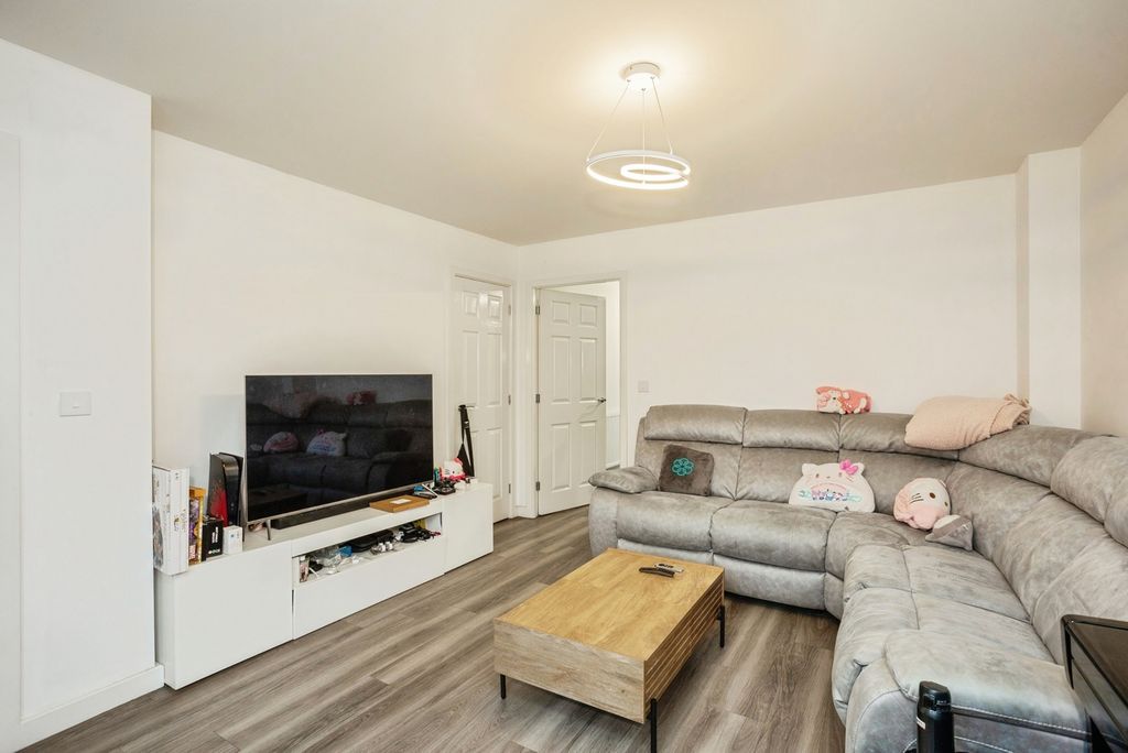 Property photo 3 of 18 Pbox-Img.Jpg