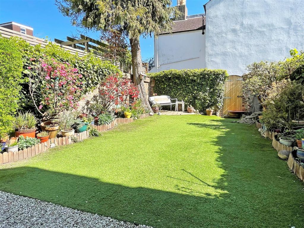 Property photo 2 of 13 Gdn1A.Jpg