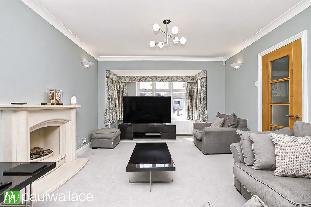 Property photo 2 of 27 Lounge