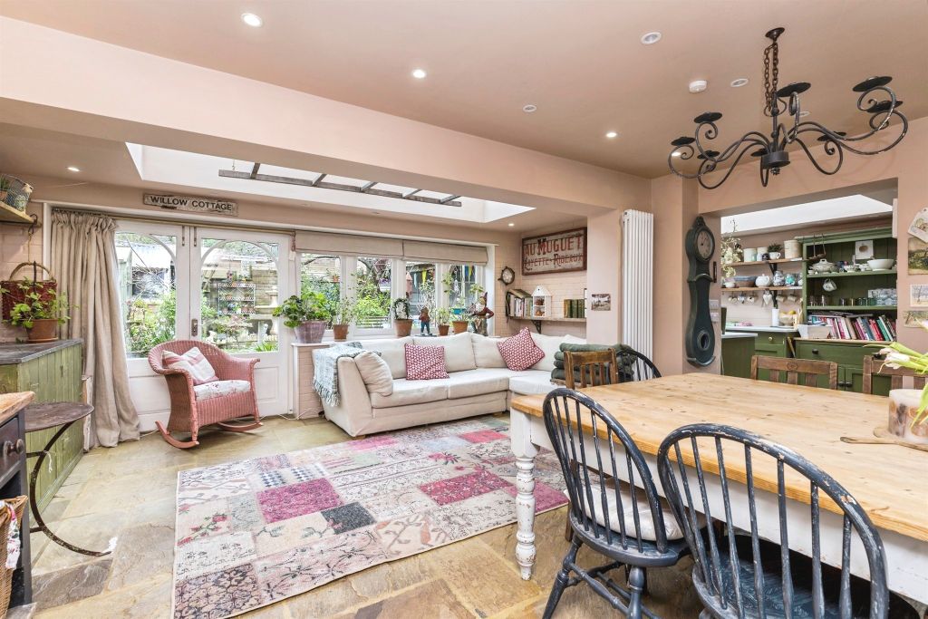 Property photo 2 of 21