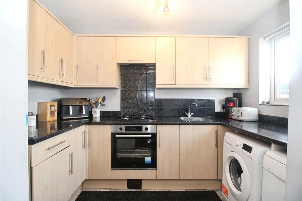 Property photo 2 of 12 Fitted Kitchen