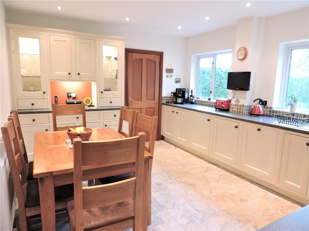 Property photo 2 of 21 Picture No. 11