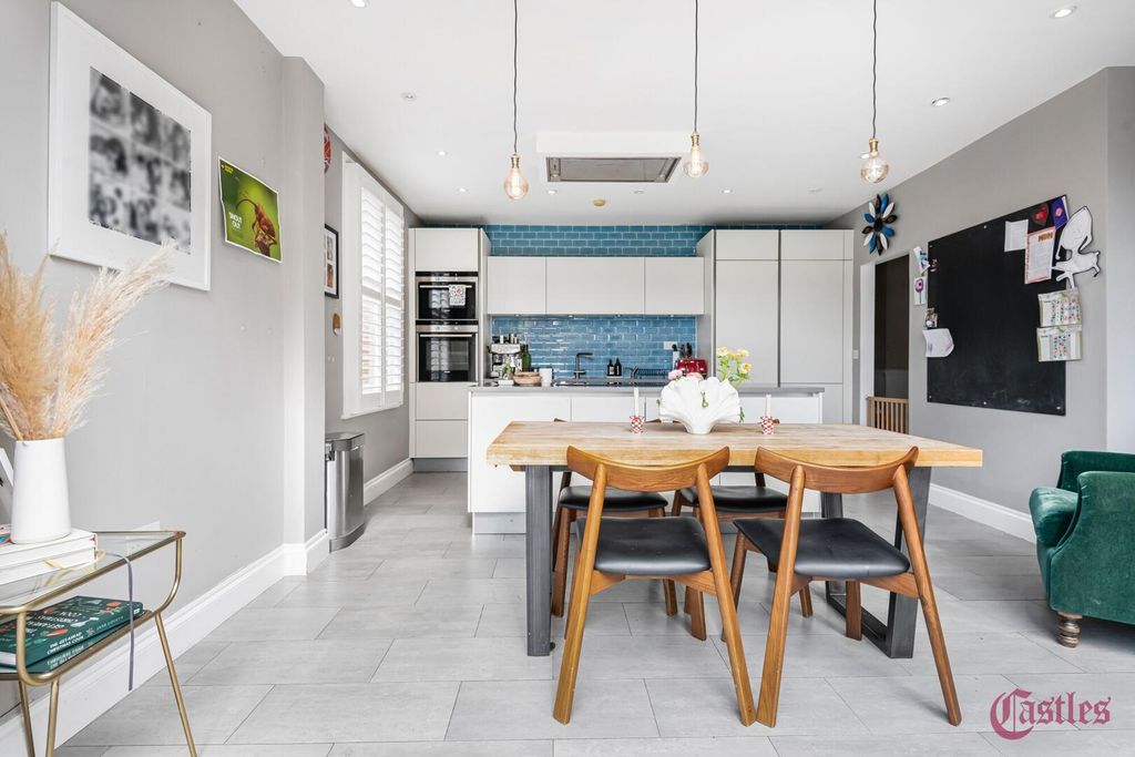 Property photo 3 of 21 Kitchen