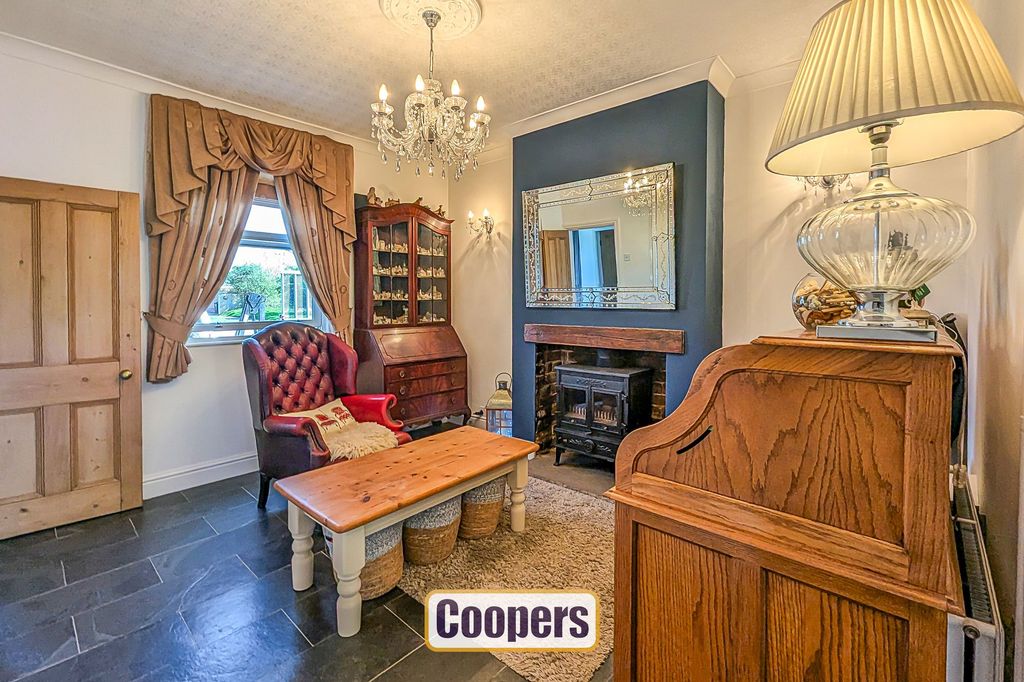 Property photo 3 of 24 Snug