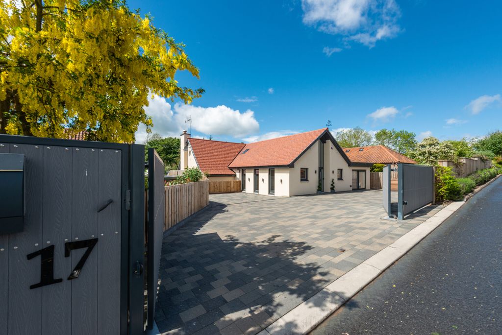 Property photo 1 of 37