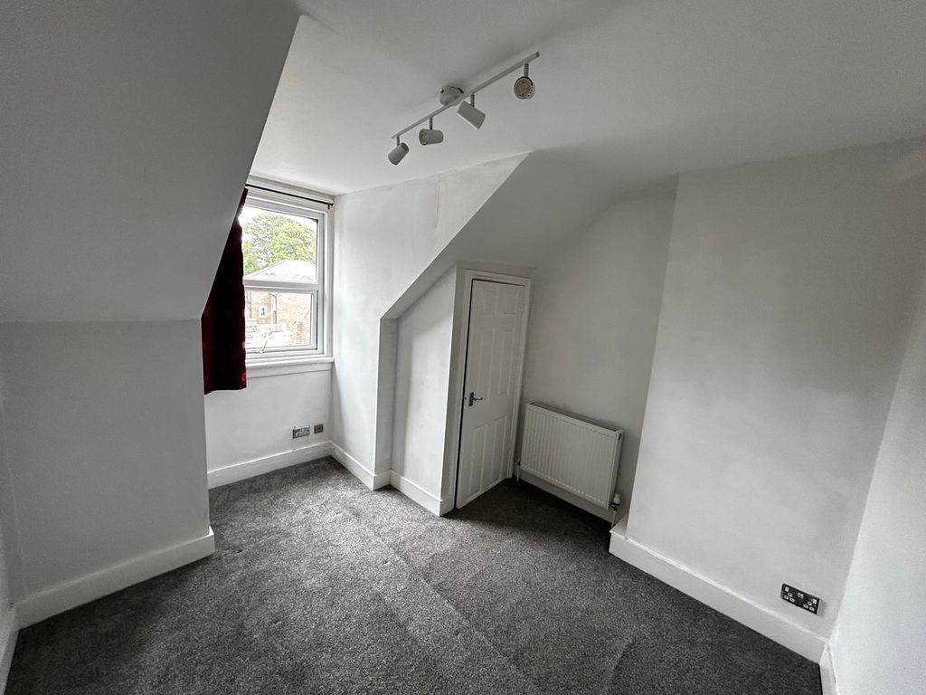 Property photo 3 of 6 Bedroom