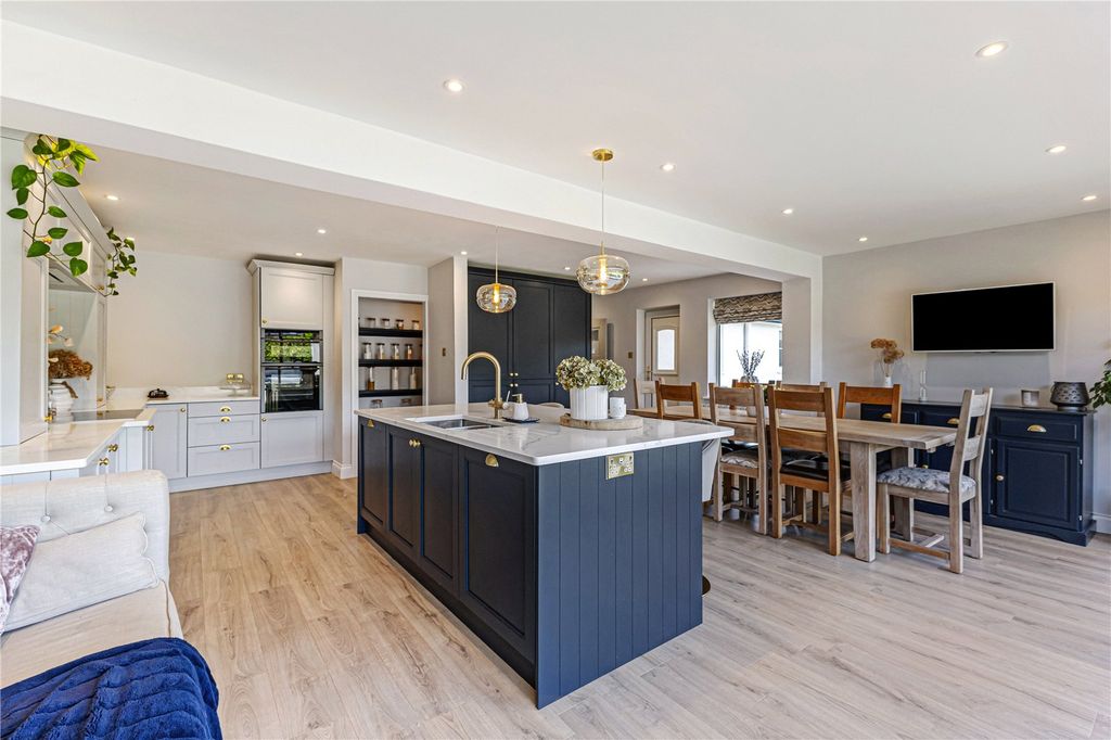 Property photo 3 of 13 Kitchen