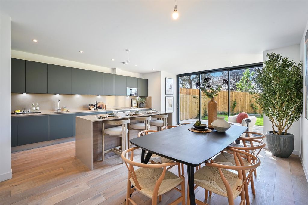 Property photo 1 of 21 Cottenham Park Road, 37, 2- (8).Jpg