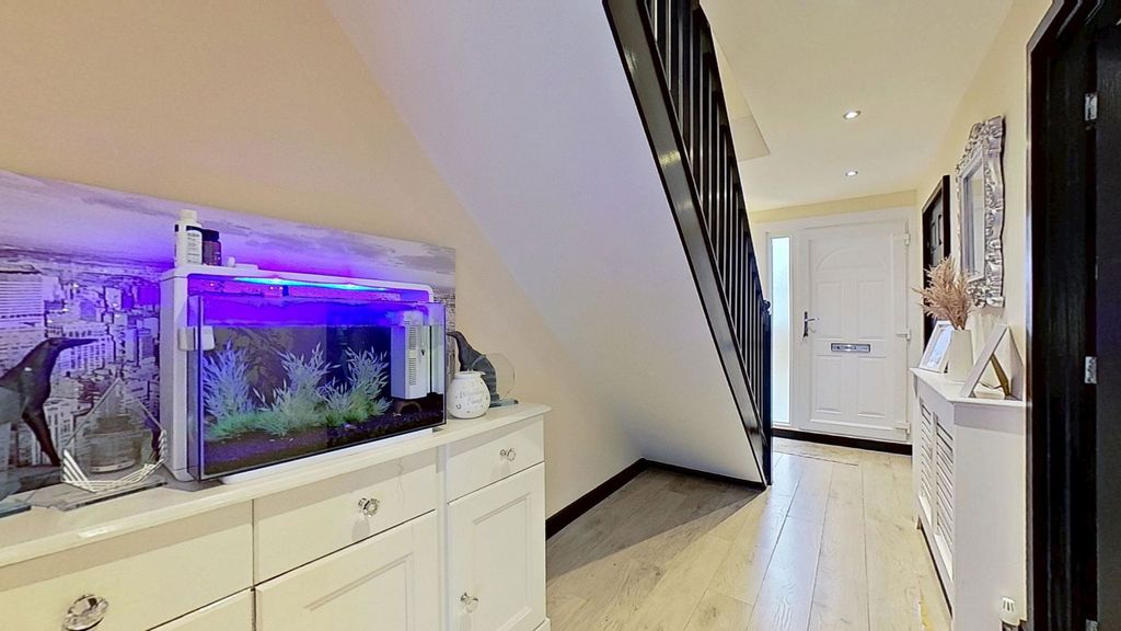 Property photo 3 of 33