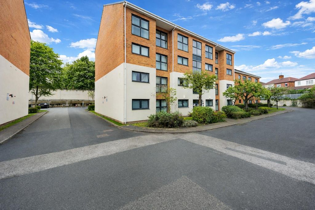 Property photo 1 of 14 Ae0107F6-9480-4c2d-93Da-B76B4d4A3ce2.Png