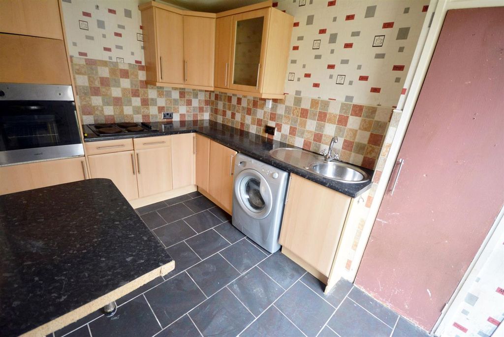 Property photo 3 of 12 Kitchen