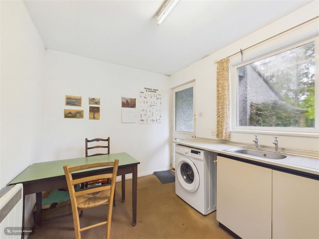Property photo 2 of 13 Kitchen / Dining