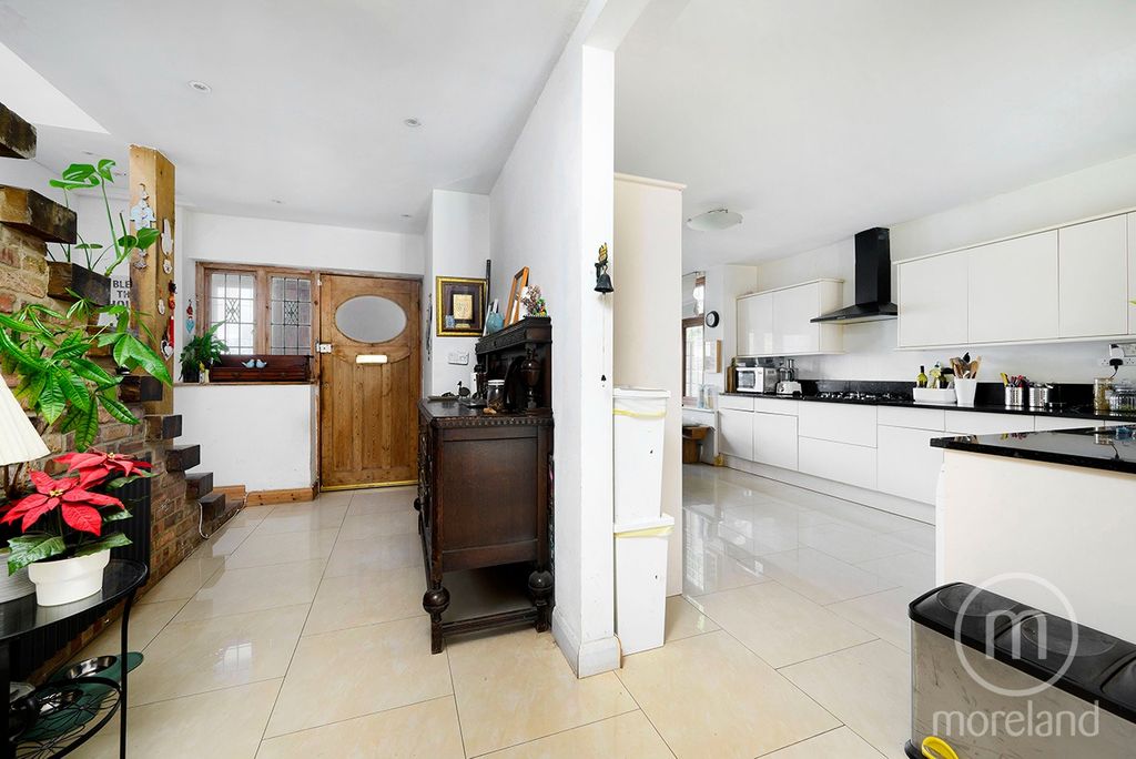 Property photo 2 of 15 3234074