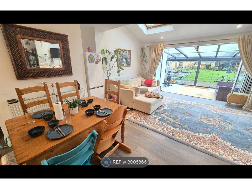 Property photo 3 of 21 Family Dining Area Overlooking Garden