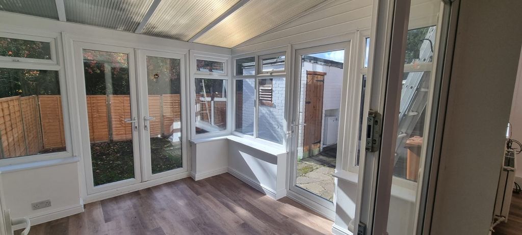 Property photo 3 of 12 Conservatory