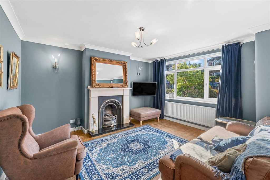 Property photo 2 of 19 Lounge