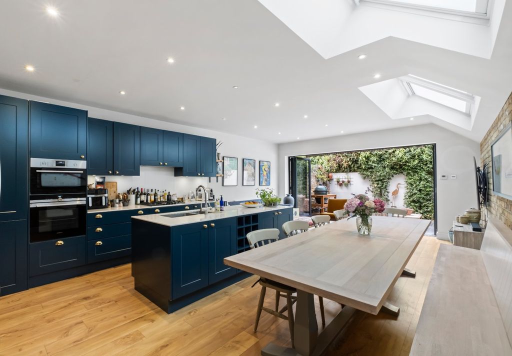 Property photo 1 of 20 Open Plan Kitchen