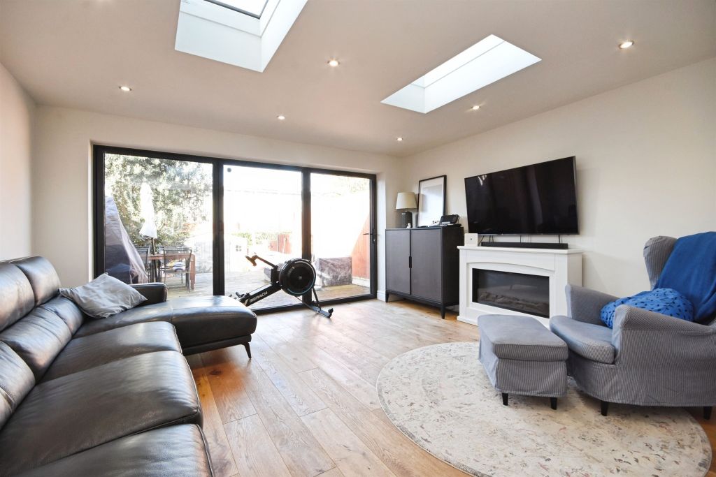 Property photo 2 of 20