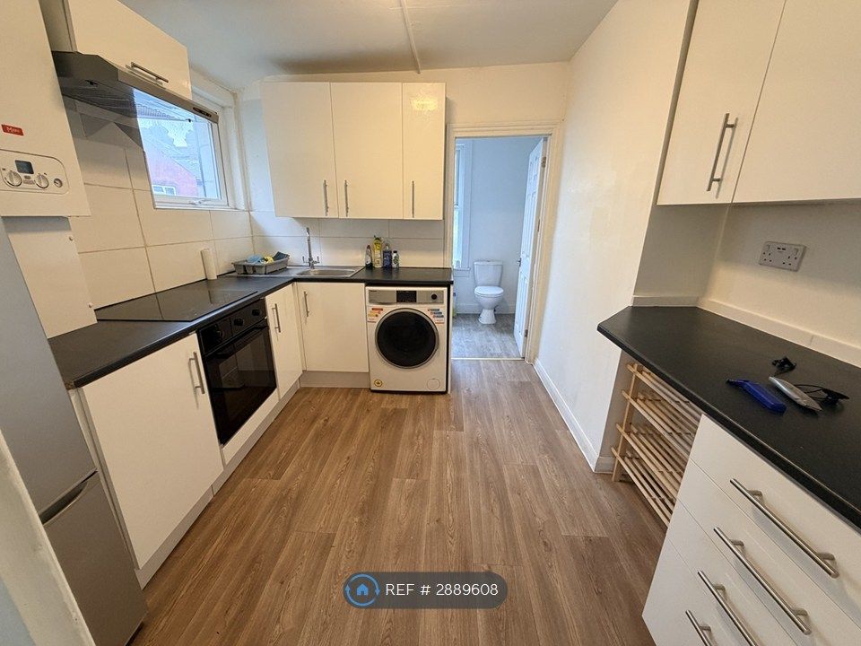 Property photo 3 of 5 Kitchen