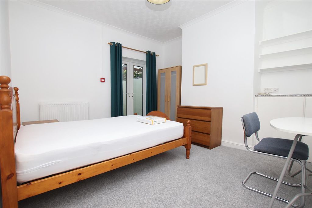 Property photo 3 of 12 Bedroom 2.Jpg