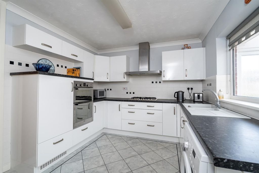 Property photo 2 of 15 Kitchen