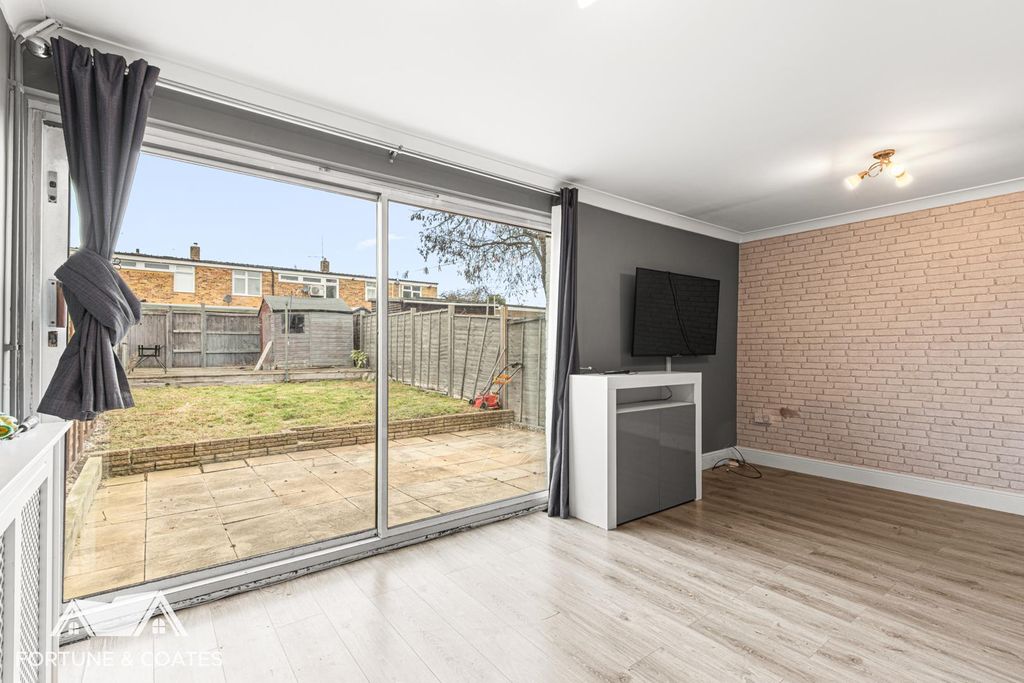 Property photo 2 of 13 Spinningwheelmead_3.Jpg