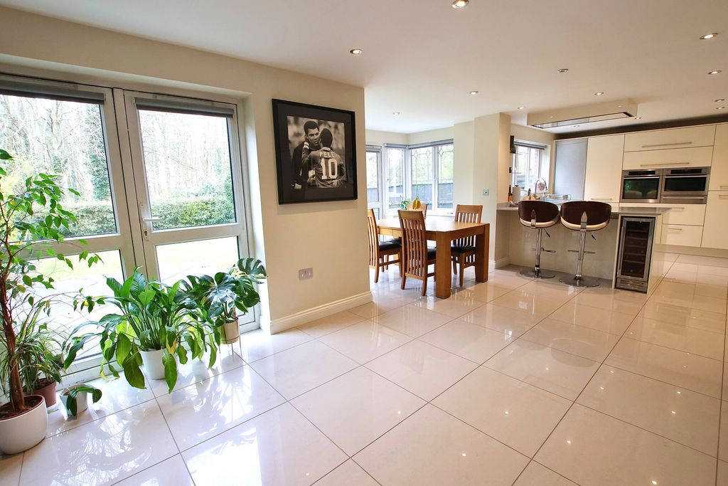 Property photo 2 of 25