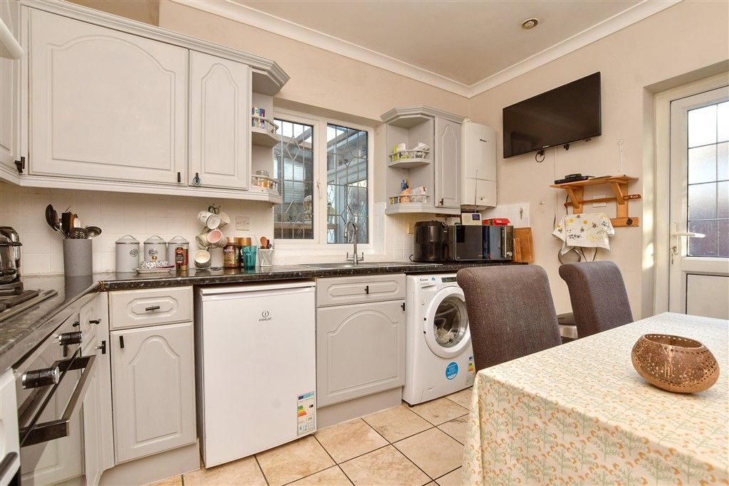 Property photo 2 of 10 Kitchen