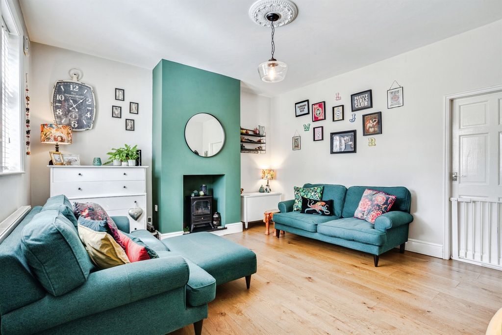 Property photo 2 of 17