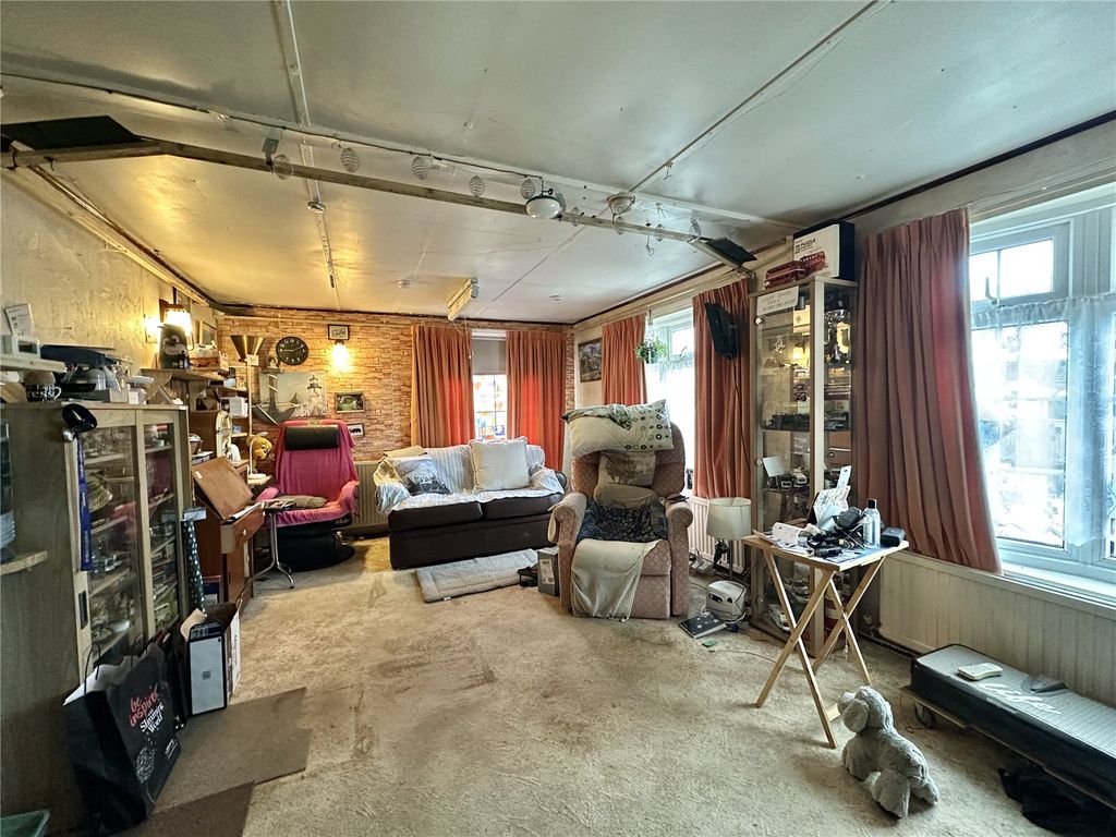 Property photo 3 of 8 Picture No. 14